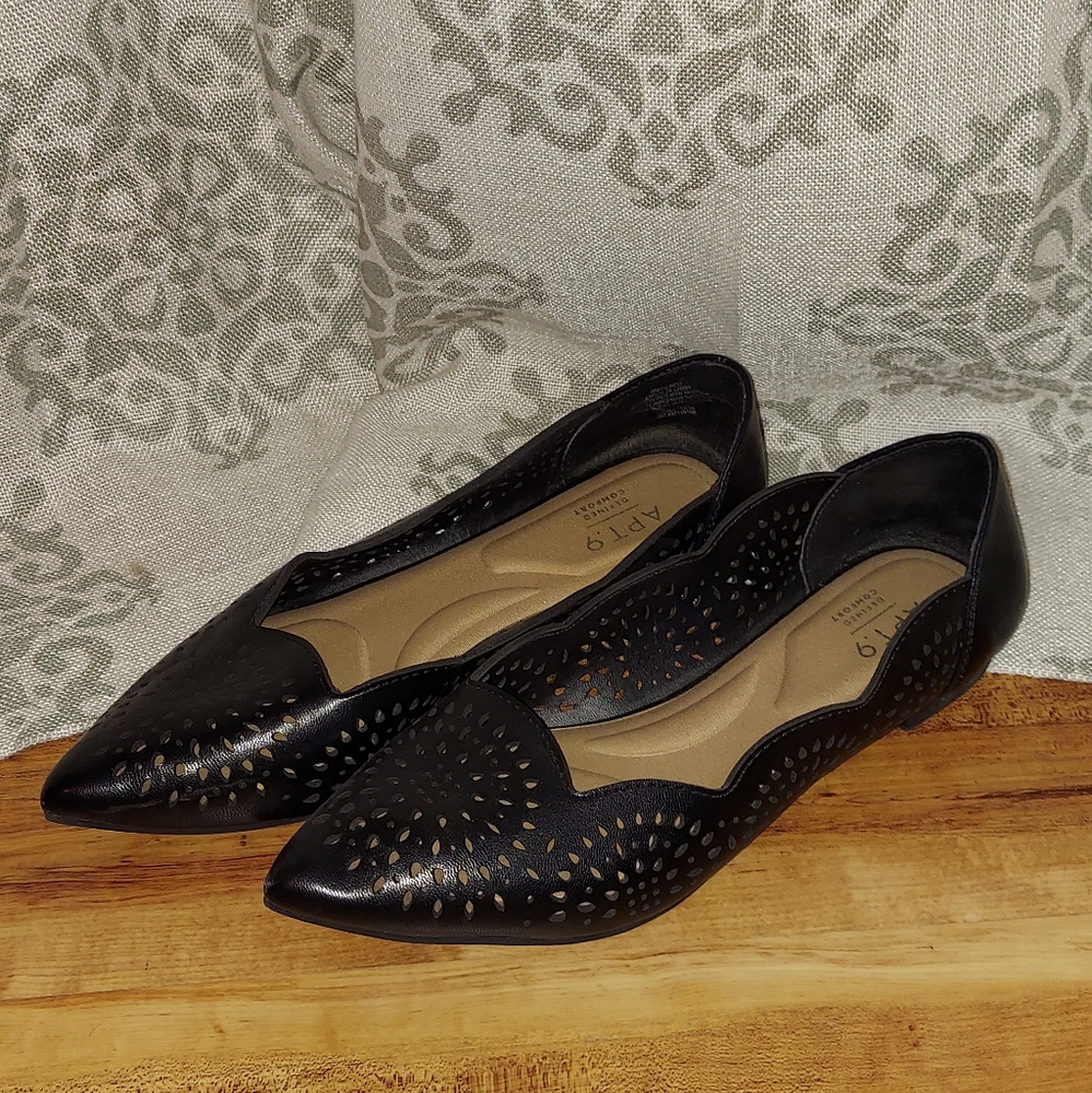 Black Memory Foam Pointed Flats Sz. 6